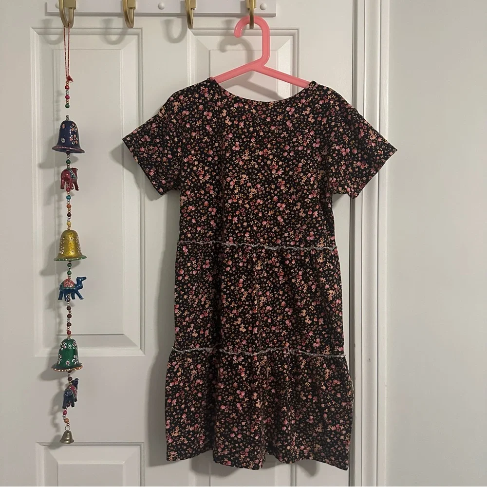 Old Navy- Girls Tiered Floral Short Sleeve Dress, Large - Picture 5 of 7